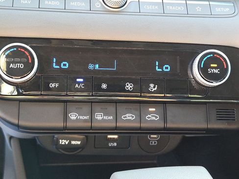 Certified 2024 Hyundai Elantra SEL image 20