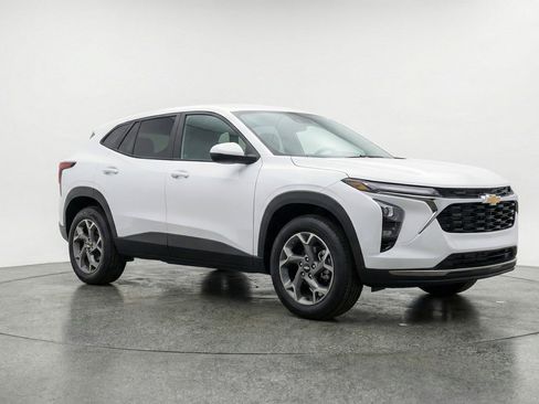 Used 2025 Chevrolet Trax LT w/ LT Convenience Package image 1