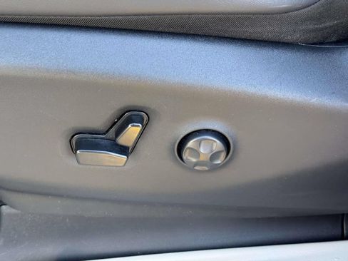 Used 2023 Chrysler Pacifica Touring-L FWD image 20