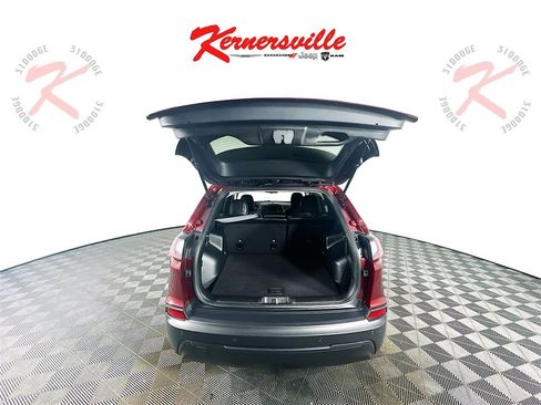 Used 2019 Jeep Cherokee Latitude Plus image 27