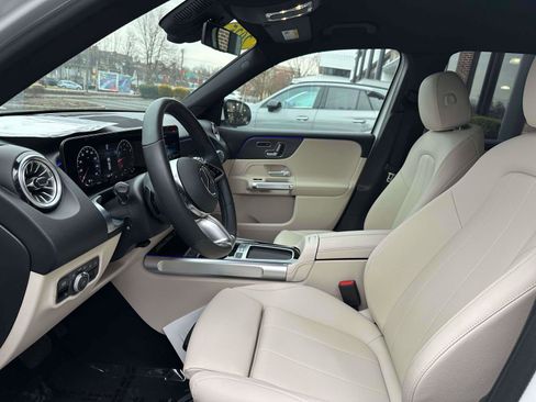 Certified 2025 Mercedes-Benz GLB 250 4MATIC image 17