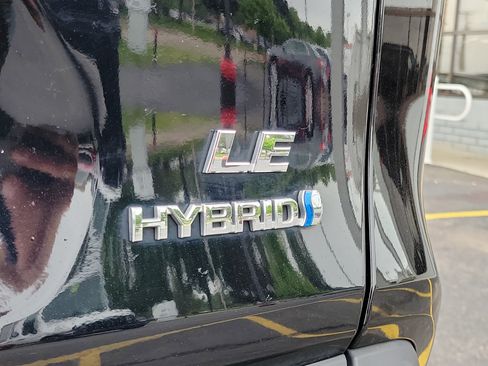 Used 2024 Toyota RAV4 LE AWD/4WD image 6