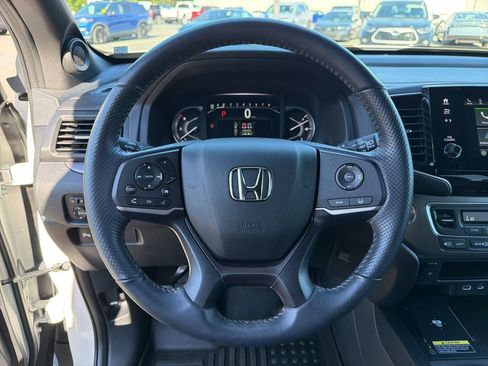 Used 2025 Honda Passport EX-L image 17