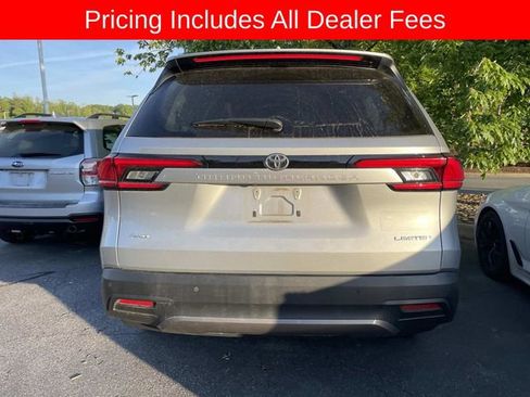 Used 2024 Toyota Grand Highlander AWD image 3