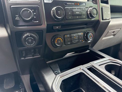 Used 2017 Ford F150 XLT w/ Equipment Group 302A Luxury AWD/4WD image 18