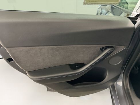 Used 2021 Tesla Model Y Long Range AWD/4WD image 28