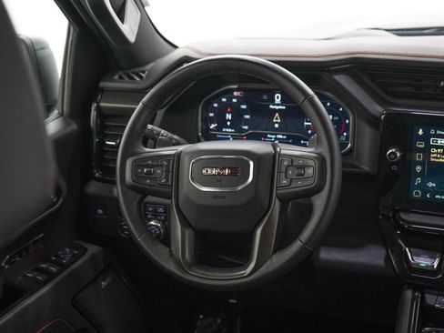 Used 2025 GMC Sierra 1500 AT4 w/ Technology Package AWD/4WD image 14
