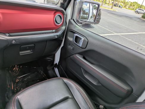 Used 2021 Jeep Gladiator Rubicon w/ LED Lighting Group AWD/4WD image 14