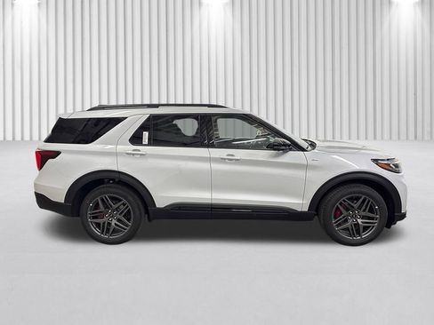 New 2026 Ford Explorer ST-Line AWD/4WD image 3