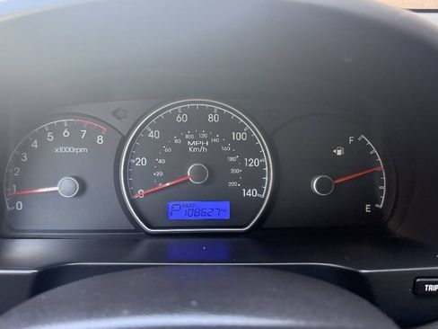 Used 2010 Hyundai Elantra GLS FWD image 13