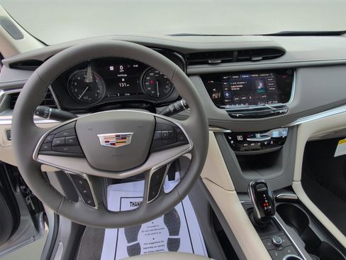 New 2026 Cadillac XT5 Premium Luxury image 11