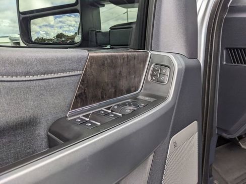 Used 2023 Ford F250 Lariat w/ Chrome Package image 19