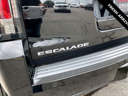 Used 2020 Cadillac Escalade Premium Luxury AWD/4WD image 23