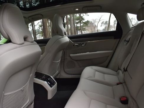 New 2024 Volvo S90 B6 Plus image 22