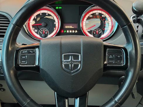 Used 2014 Dodge Grand Caravan SXT image 40