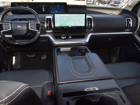 Certified 2025 Ford Expedition Platinum image 17