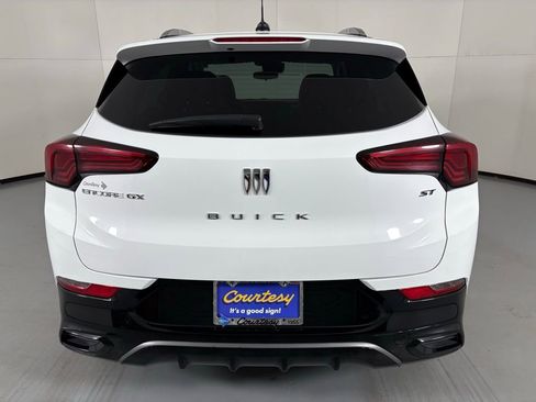 Used 2024 Buick Encore GX Sport Touring FWD image 8