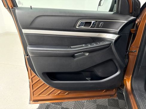 Used 2017 Ford Explorer XLT AWD/4WD image 10