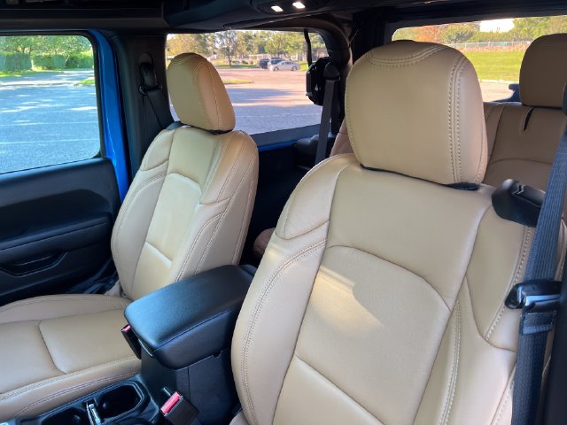 Used 2025 Jeep Wrangler Sport AWD/4WD image 18