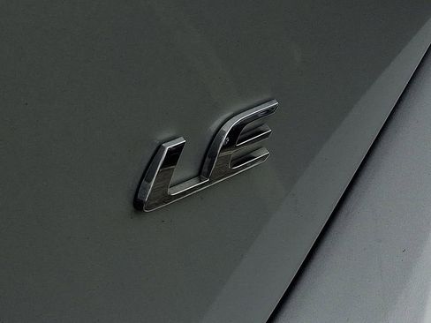 Used 2016 Toyota Corolla LE image 30