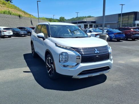 Used 2023 Mitsubishi Outlander SE AWD/4WD image 3