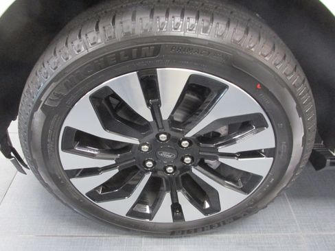 New 2025 Ford Expedition Platinum image 13