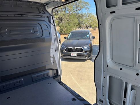 Used 2025 Mercedes-Benz Sprinter 2500 image 28