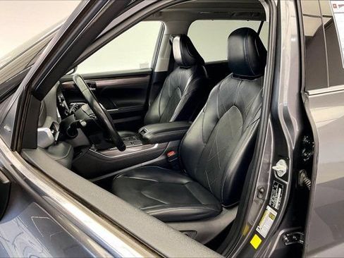 Used 2022 Toyota Highlander Platinum FWD image 18