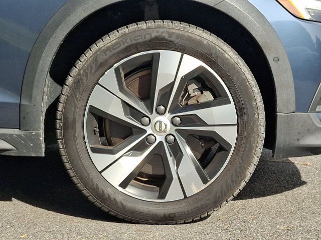 Used 2020 Volvo V60 T5 Cross Country AWD/4WD image 4