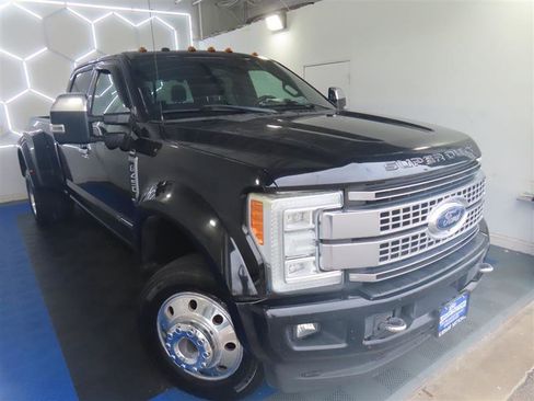 Used 2017 Ford F450 Platinum w/ Platinum Ultimate Package image 5