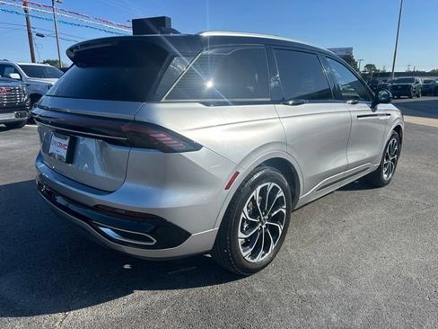 Used 2025 Lincoln Nautilus Reserve AWD/4WD image 4