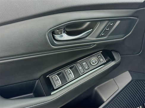 Used 2023 Honda Accord Touring image 12