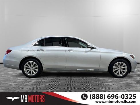 Used 2017 Mercedes-Benz E 300 4MATIC image 2