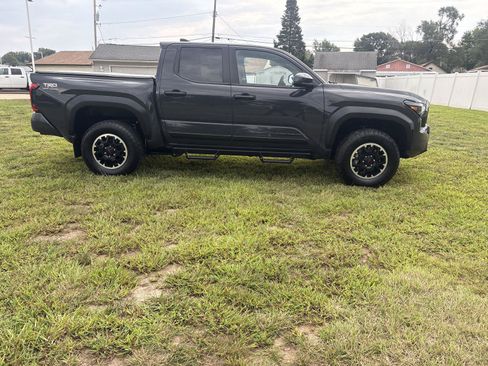 Used 2024 Toyota Tacoma TRD Off-Road AWD/4WD image 4