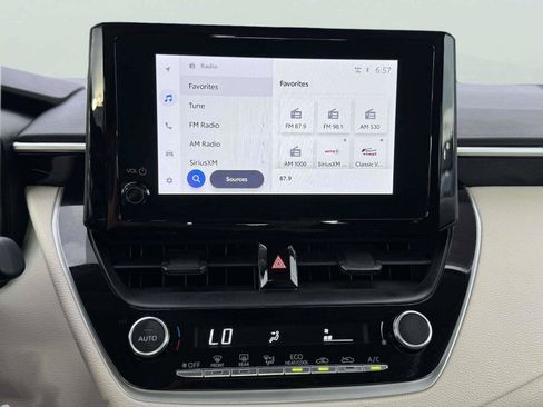 Used 2025 Toyota Corolla LE FWD image 30