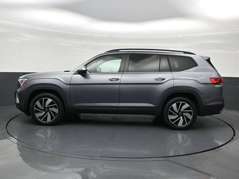Used 2024 Volkswagen Atlas SE FWD image 2