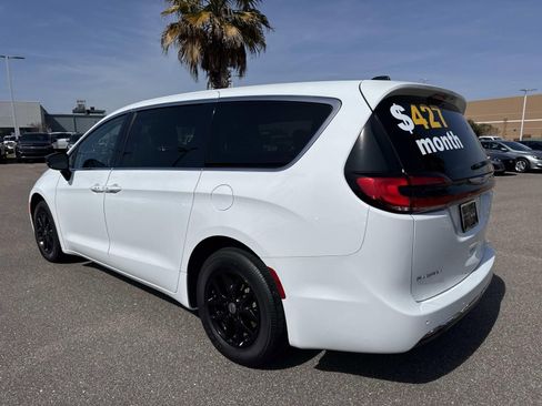 Used 2024 Chrysler Pacifica Touring-L FWD image 7