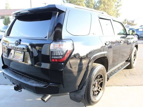 Used 2018 Toyota 4Runner SR5 Premium RWD image 32