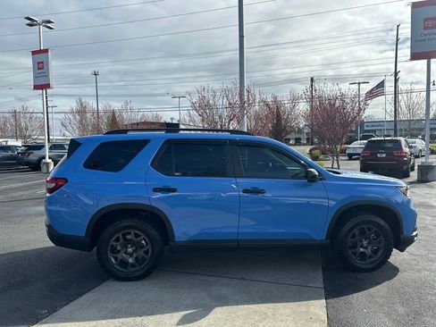 Used 2024 Honda Pilot TrailSport image 6