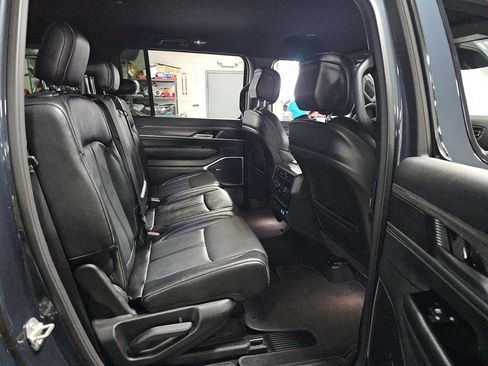 Used 2024 Jeep Wagoneer L Series II w/ Flexible Seating Group AWD/4WD image 14