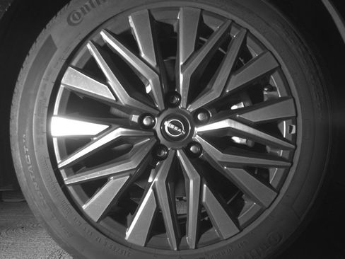 Used 2025 Nissan Altima 2.5 SV FWD image 13
