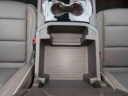 New 2026 GMC Yukon Elevation image 15