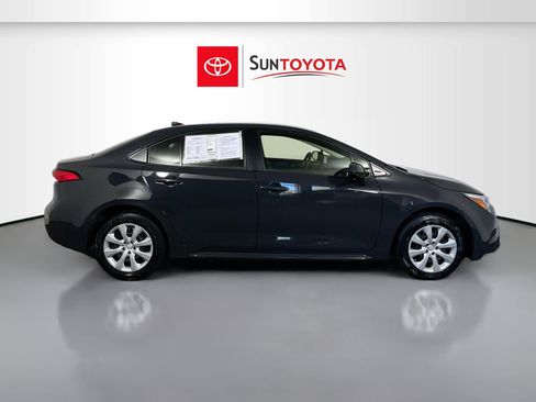 Used 2025 Toyota Corolla LE image 2