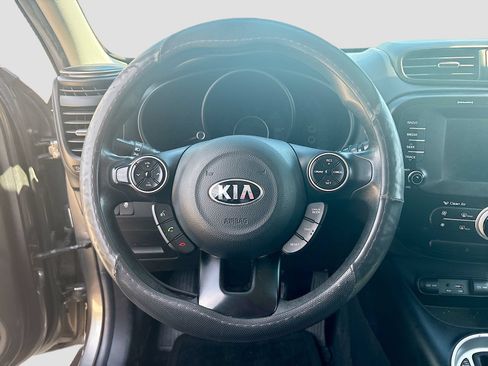 Used 2018 Kia Soul + FWD image 11