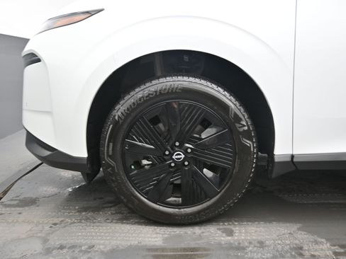 Certified 2025 Nissan Murano SV image 9