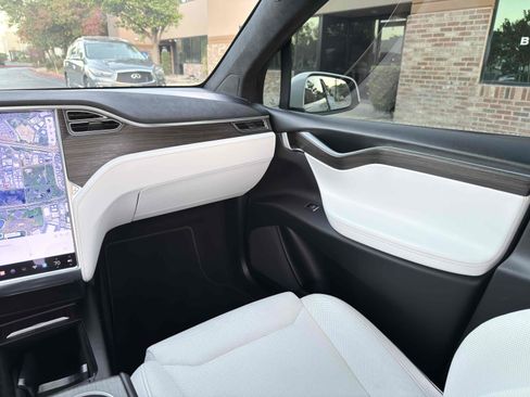 Used 2016 Tesla Model X 90D image 32