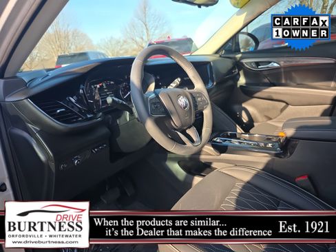 Certified 2023 Buick Envision Avenir image 9