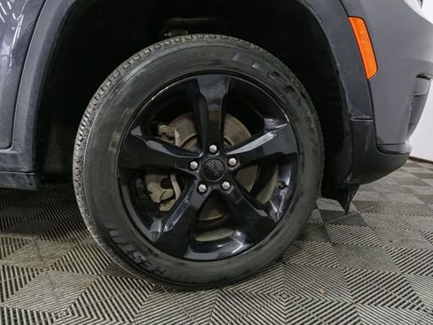 Used 2023 Jeep Grand Cherokee L Altitude image 14