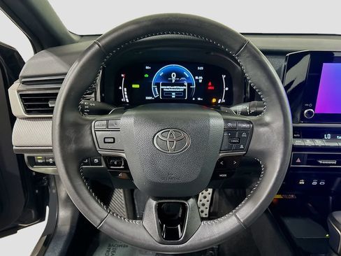 Used 2025 Toyota Camry SE w/ Convenience Package FWD image 9