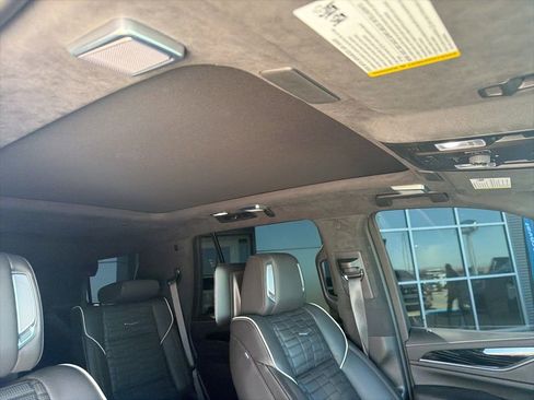 Used 2024 Cadillac Escalade V w/ LPO, ONYX Package image 29